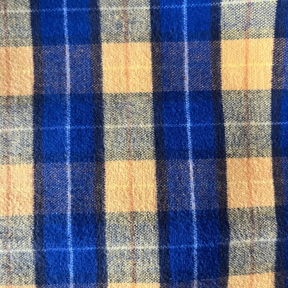 Johnson Woolen Mills Plaid Scarf. New - Picture 3 of 4